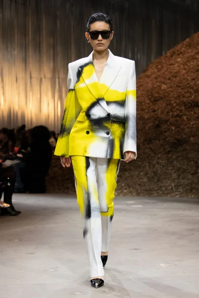 Look 30
